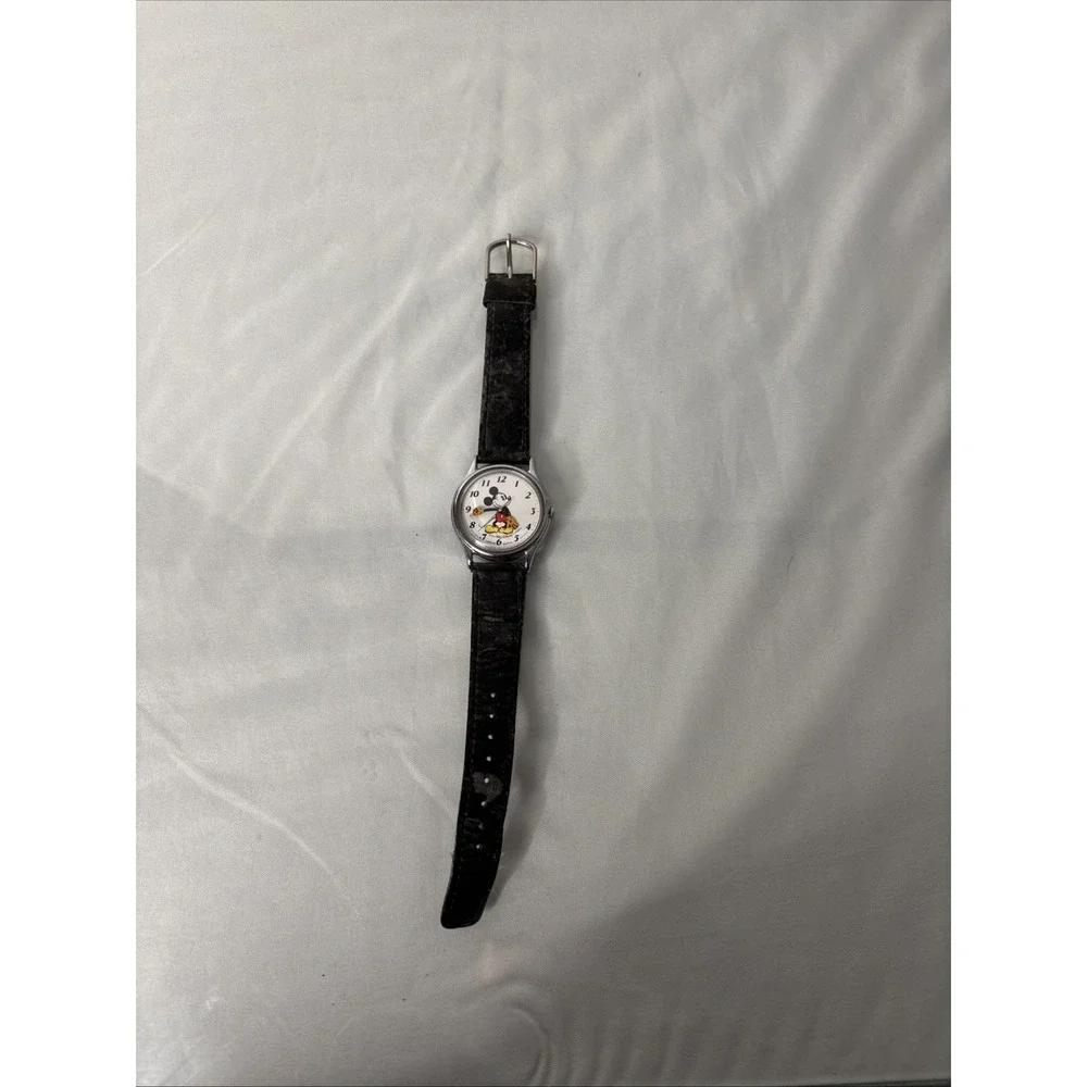 Vintage Lorus by Seiko Mickey Mouse Moving Hands Ladies Watch V515-6000 READ